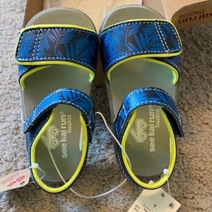 Boys Sandals NWT